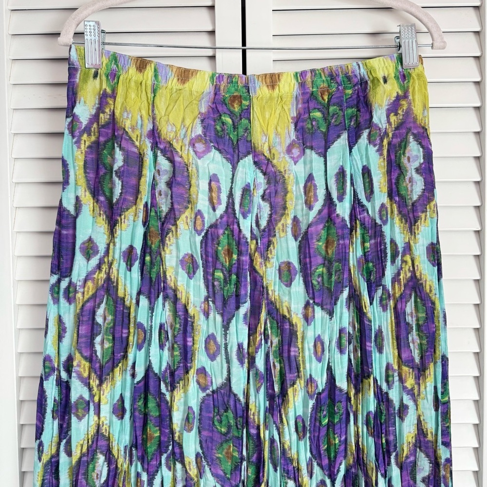 Chico's Pleated Crinkle Broomstick Pull-On Maxi Skirt Abstract Peacock Size 1 - Picture 2 of 8